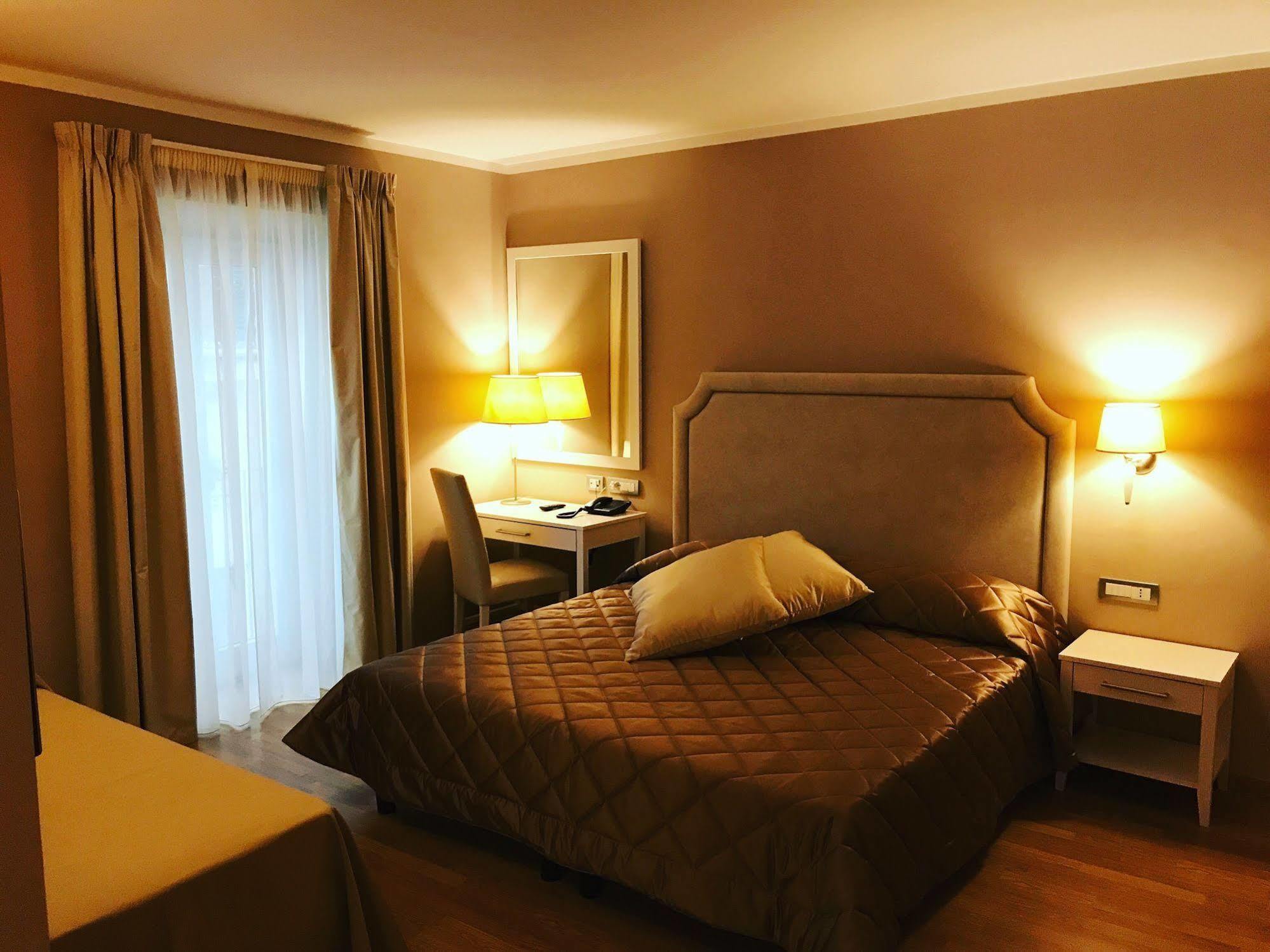 Hotel Centrale Olbia Buitenkant foto
