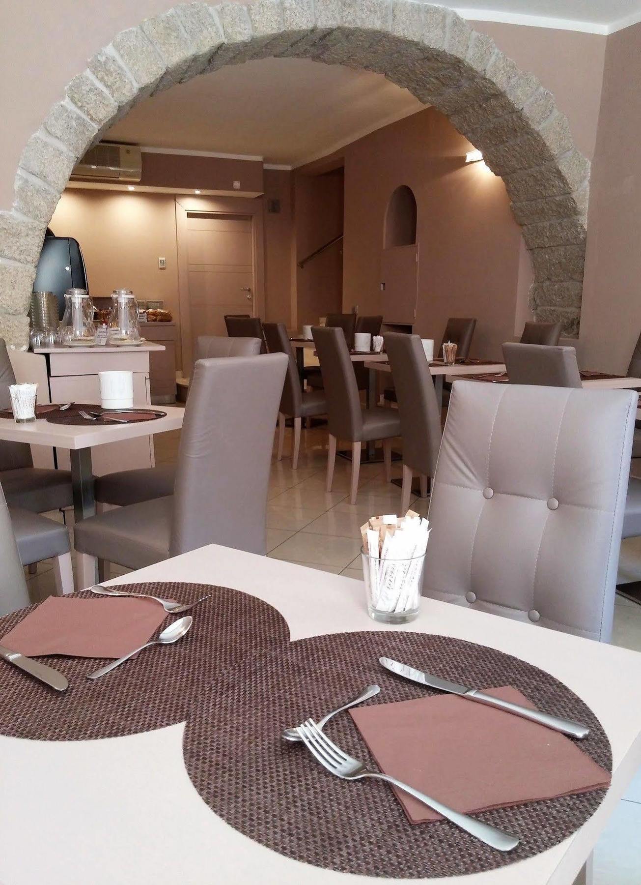 Hotel Centrale Olbia Buitenkant foto
