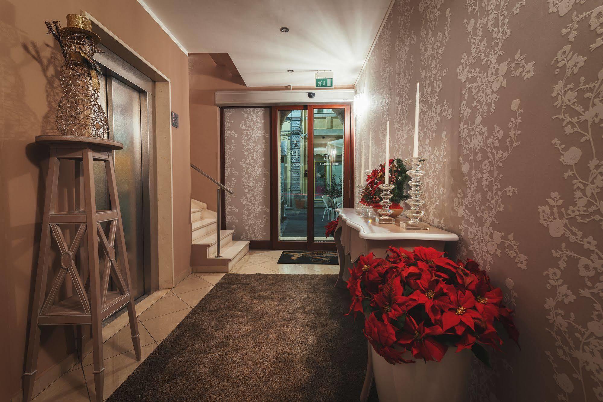 Hotel Centrale Olbia Buitenkant foto