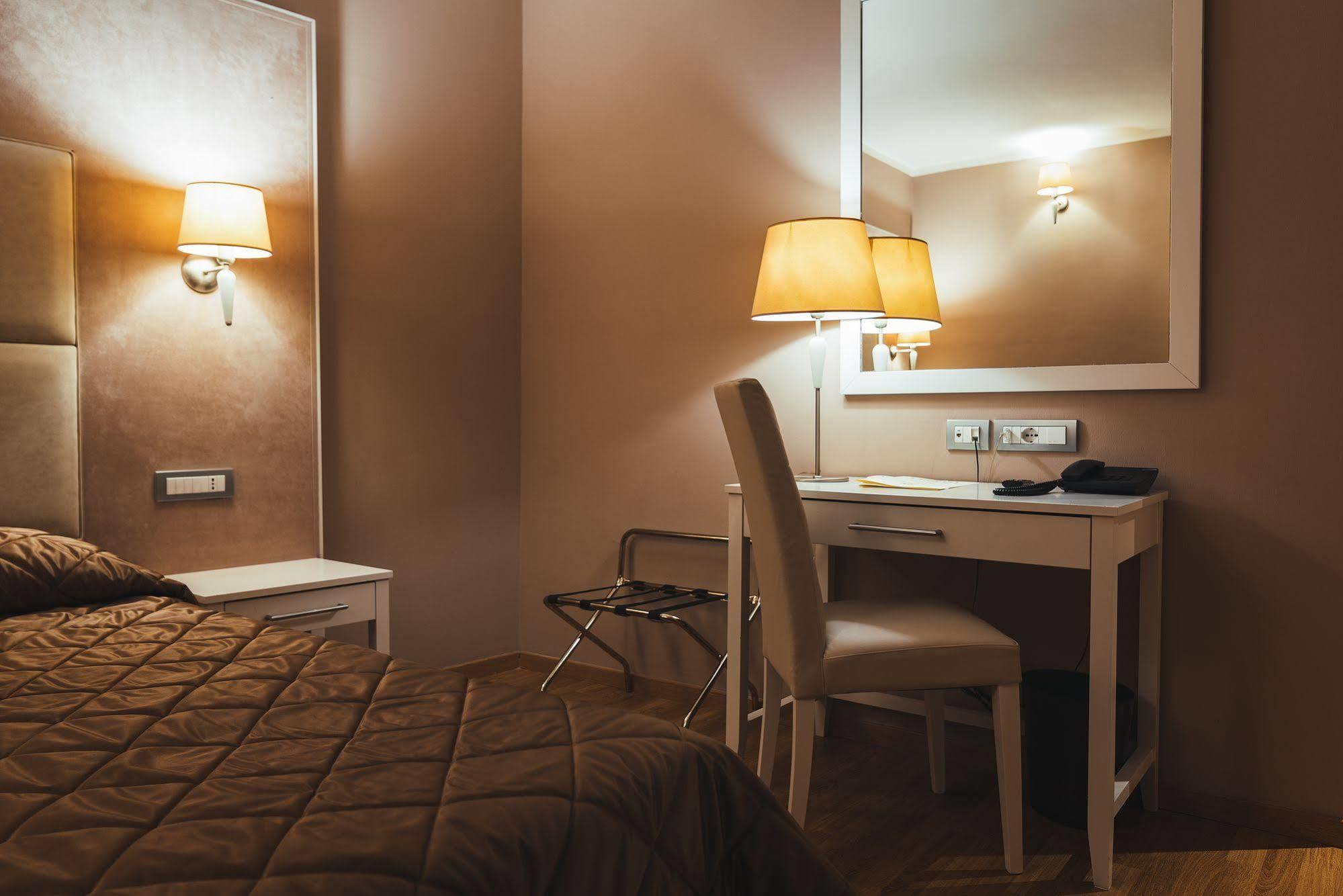 Hotel Centrale Olbia Buitenkant foto
